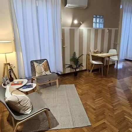 Cathedral Apartment *